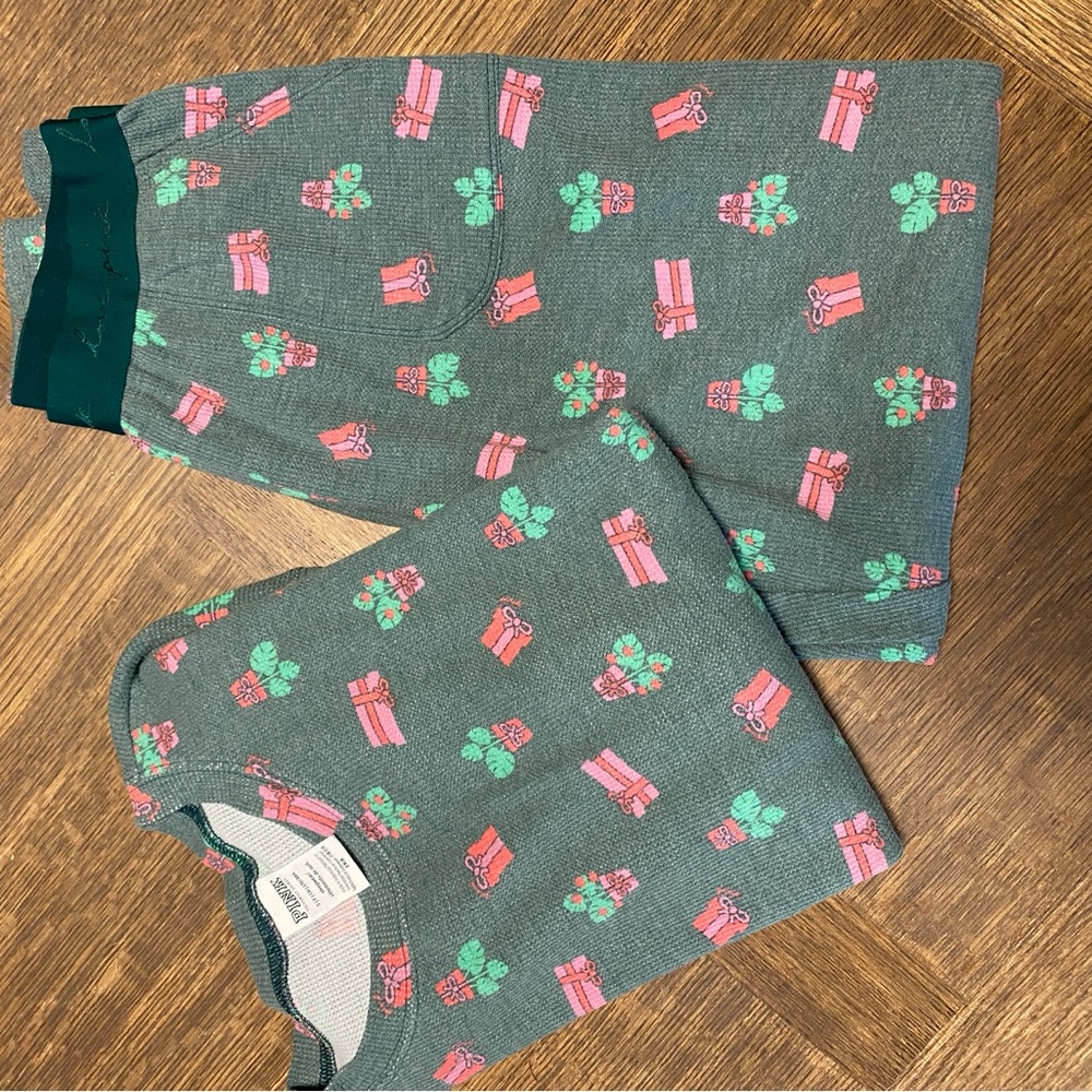 PINK Victoria's Secret Pajama Set - Green with Pink Gift Print Christmas